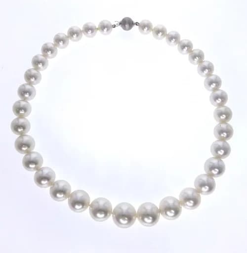 Australian South Sea pearls selected for jewellery in the Scagnetti Cottesloe workshop