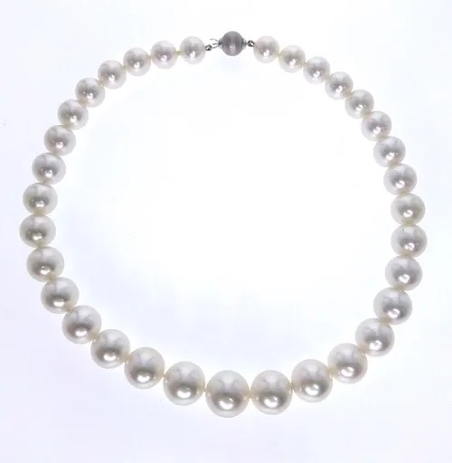 Australian South Sea pearls selected for jewellery in the Scagnetti Cottesloe workshop