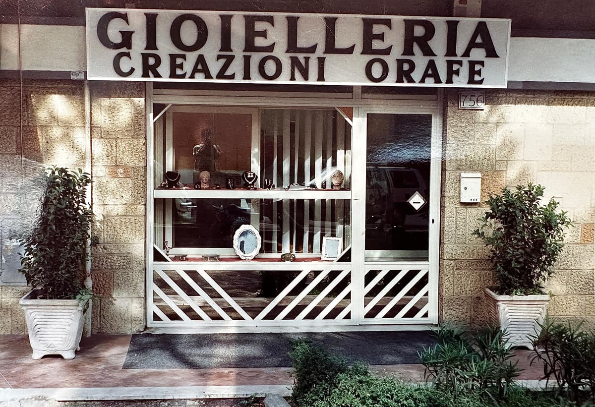 The original Scagnetti jewellery shop exterior in Rome, 1988